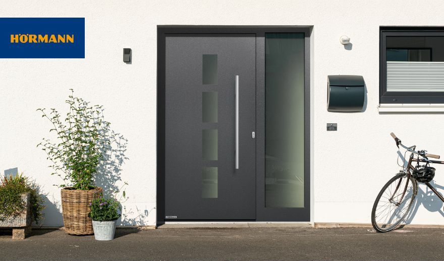 Aluminiowe drzwi ThermoComfort o dobrej izolacyjności cieplnej oferowane są w pięciu nowoczesnych wzorach i czterech kolorach. 